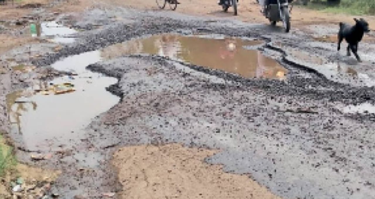 Dhamnia-Chitakheda-Jiran road become a danger zone